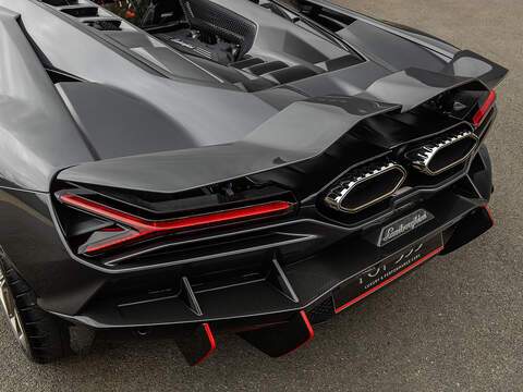 Lamborghini Revuelto V12  - U5866