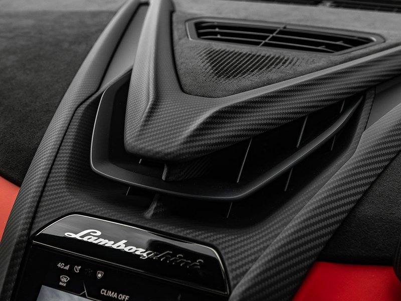 Lamborghini Revuelto V12  - U5866