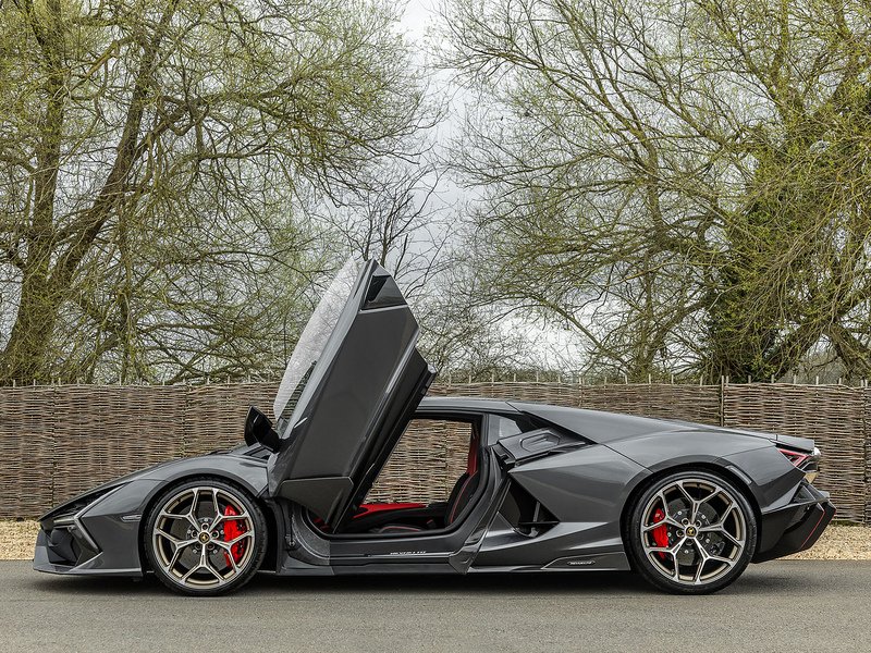 Lamborghini Revuelto V12  - U5866