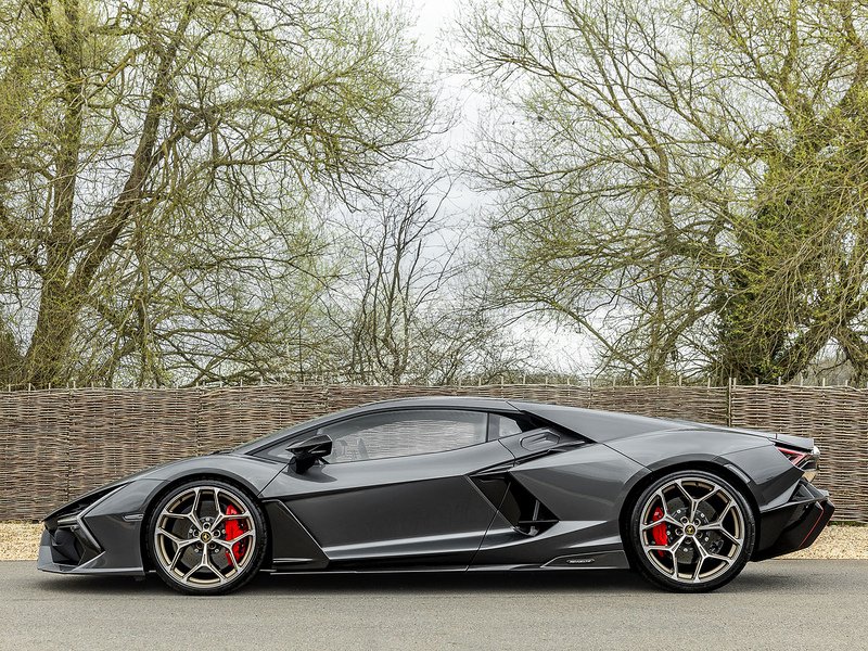 Lamborghini Revuelto V12  - U5866