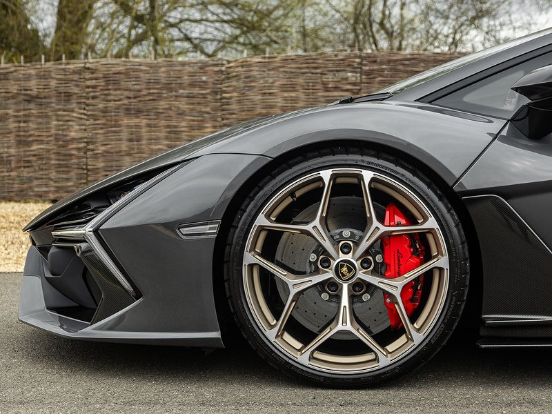 Lamborghini Revuelto V12  - U5866