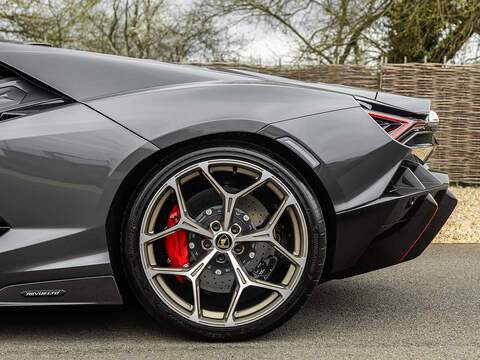 Lamborghini Revuelto V12  - U5866