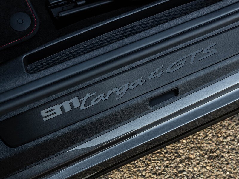 Porsche 911 Targa 4 GTS  (992.1)  - U5870