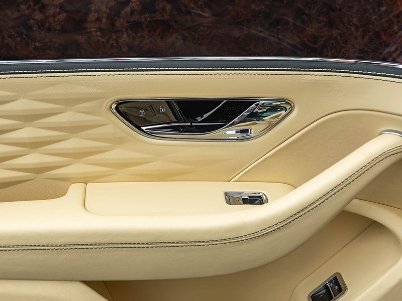 Bentley Flying Spur Mulliner V8  - U5892