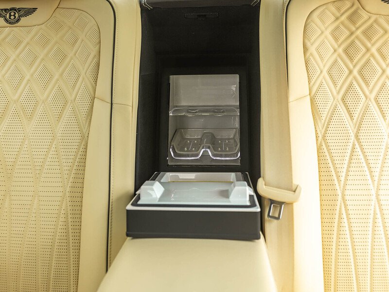 Bentley Flying Spur Mulliner V8  - U5892