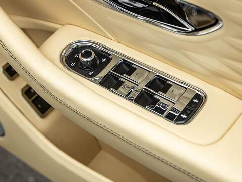 Bentley Flying Spur Mulliner V8  - U5892