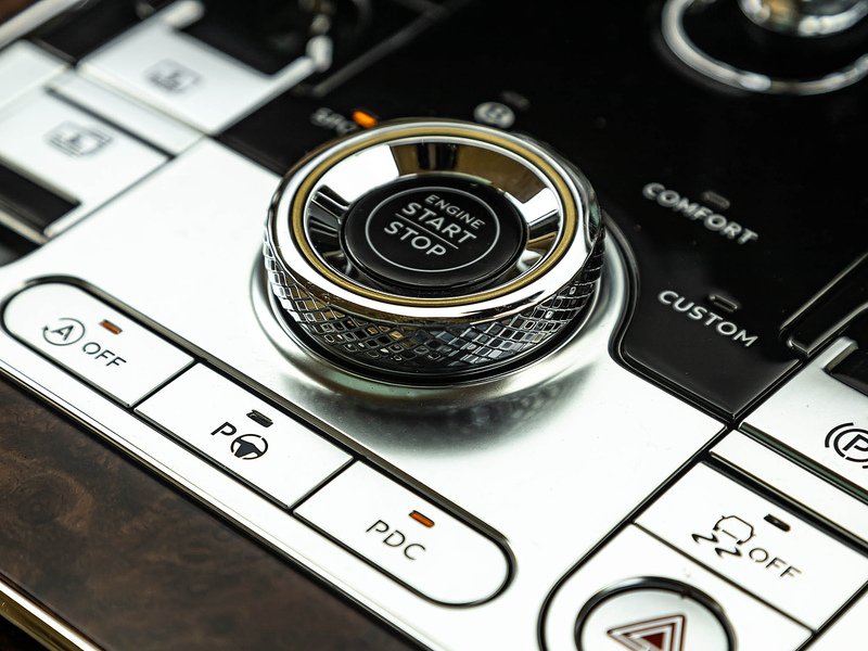Bentley Flying Spur Mulliner V8  - U5892