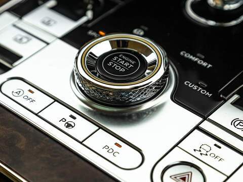Bentley Flying Spur Mulliner V8  - U5892