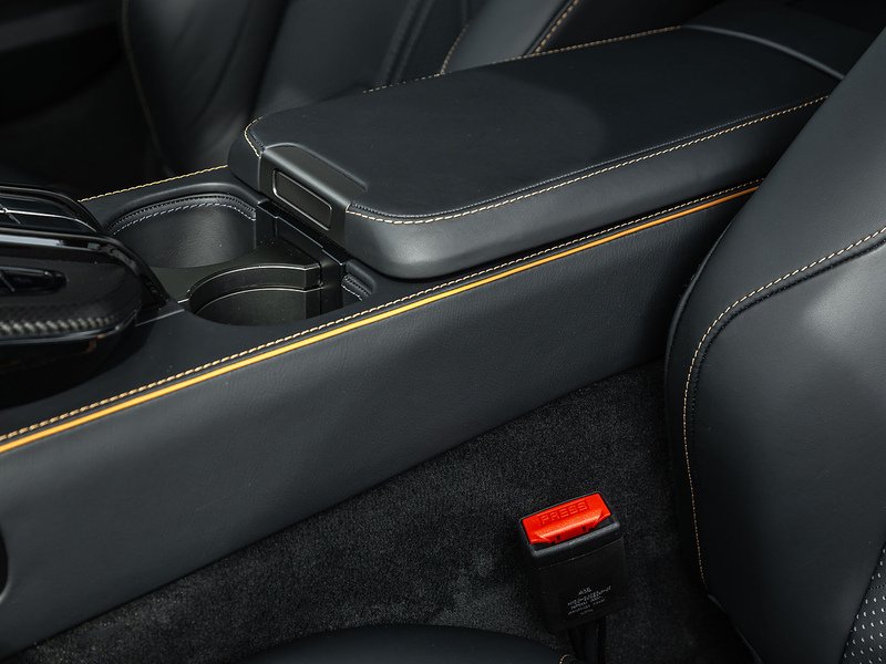 Aston Martin Vantage V8  - U5899