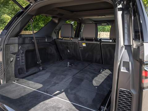 Land Rover Discovery D300 R-Dynamic HSE  - U5925