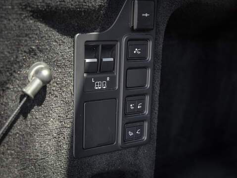 Land Rover Discovery D300 R-Dynamic HSE  - U5925