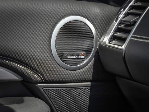 Land Rover Discovery D300 R-Dynamic HSE  - U5925