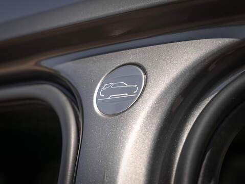 Land Rover Discovery D300 R-Dynamic HSE  - U5925