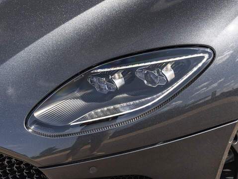 Aston Martin DBS Superleggera V12  - U5938