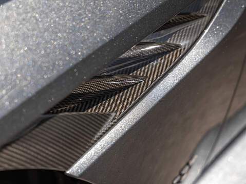 Aston Martin DBS Superleggera V12  - U5938