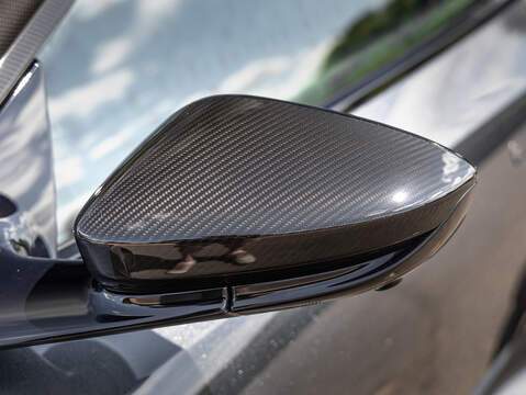 Aston Martin DBS Superleggera V12  - U5938
