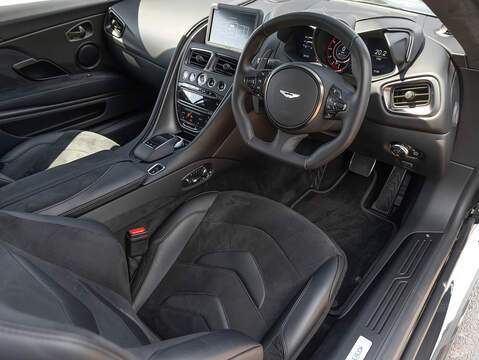 Aston Martin DBS Superleggera V12  - U5938
