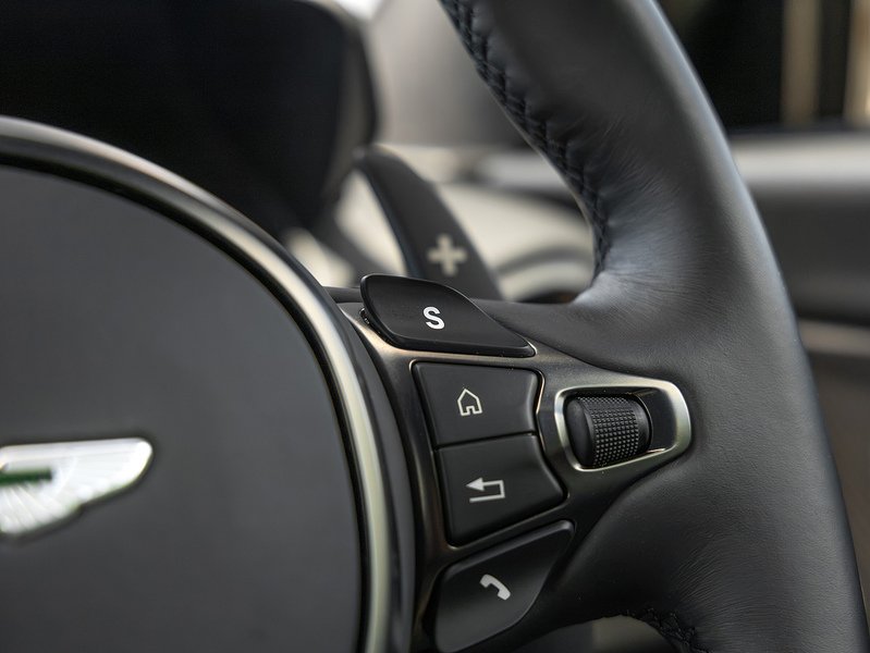 Aston Martin DBS Superleggera V12  - U5938