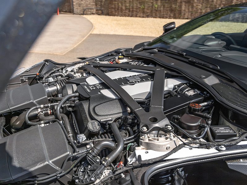 Aston Martin DBS Superleggera V12  - U5938