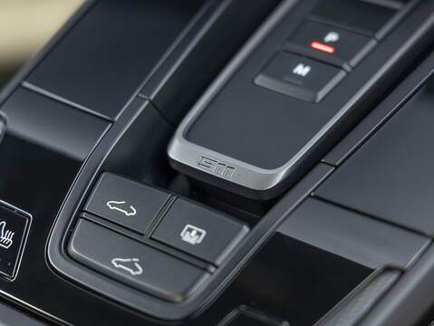 Porsche 911 Carrera GTS (992.1)  - U5952