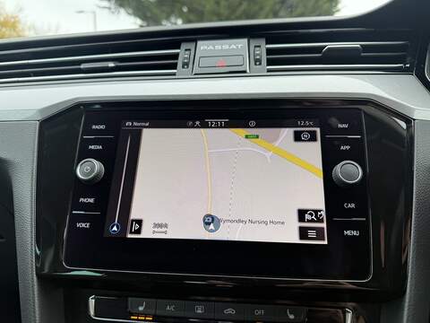 Volkswagen Passat 1.5 TSI EVO SEL Saloon 4dr Petrol DSG Euro 6 (s/s) (150 ps) - U196