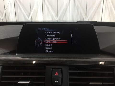 BMW 3 Series 2.0 320d Luxury Touring 5dr Diesel Auto xDrive Euro 5 (s/s) (184 ps) - U16032