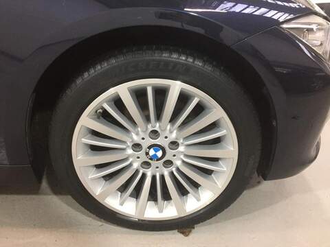 BMW 3 Series 2.0 320d Luxury Touring 5dr Diesel Auto xDrive Euro 5 (s/s) (184 ps) - U16032