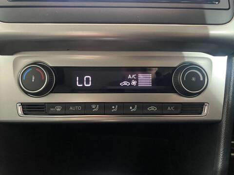Volkswagen Polo Cross 1.2 DSG 5dr Hatchback Automatic Petrol 1.2 5dr Hatchback Automatic Petrol - U16176