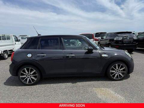 Mini Cooper 2.4 Z 5dr MPV Automatic Petrol