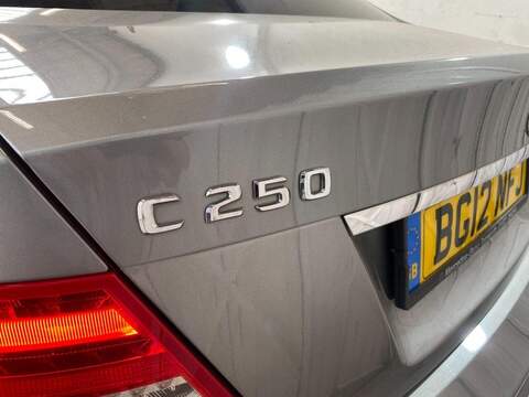 Mercedes-Benz C Class 2.1 C250 CDI BlueEfficiency AMG Sport Coupe 2dr Diesel G-Tronic+ Euro 5 (s/s) (204 ps) - U16226