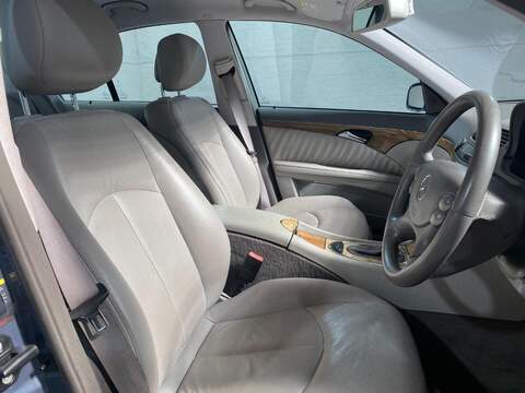Mercedes-Benz E Class 3.0 E280 CDI Avantgarde Saloon 4dr Diesel G-Tronic (191 g/km, 190 bhp) - U16228