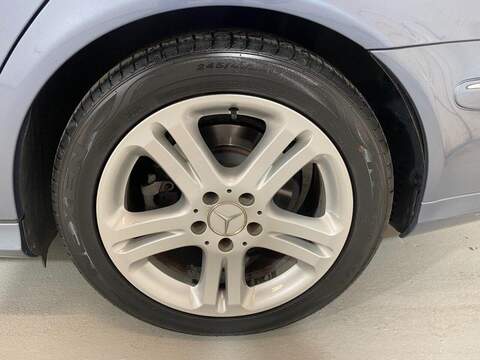 Mercedes-Benz E Class 3.0 E280 CDI Avantgarde Saloon 4dr Diesel G-Tronic (191 g/km, 190 bhp) - U16228