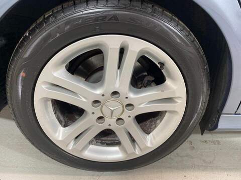 Mercedes-Benz E Class 3.0 E280 CDI Avantgarde Saloon 4dr Diesel G-Tronic (191 g/km, 190 bhp) - U16228
