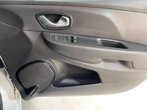 Renault Clio 1.2 16V Dynamique Nav Hatchback 5dr Petrol Manual Euro 6 (75 ps) - U16233