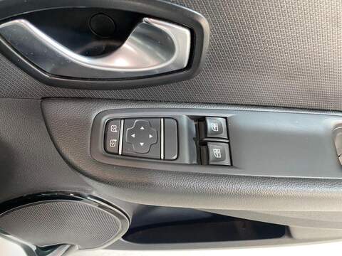 Renault Clio 1.2 16V Dynamique Nav Hatchback 5dr Petrol Manual Euro 6 (75 ps) - U16233