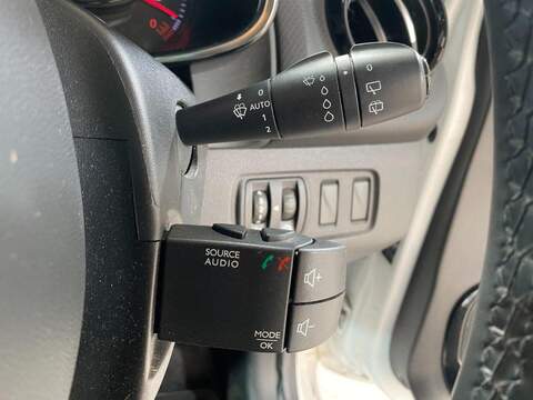 Renault Clio 1.2 16V Dynamique Nav Hatchback 5dr Petrol Manual Euro 6 (75 ps) - U16233