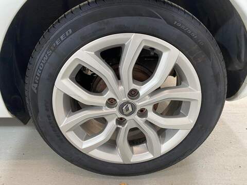 Renault Clio 1.2 16V Dynamique Nav Hatchback 5dr Petrol Manual Euro 6 (75 ps) - U16233
