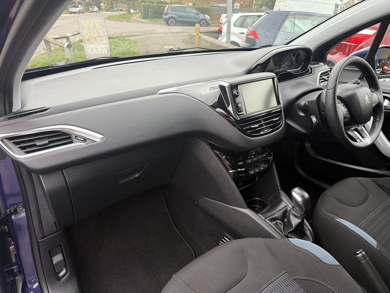 Peugeot 208 e-HDi Allure - U191