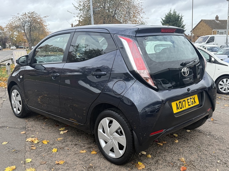 Toyota AYGO VVT-i x-play - U208