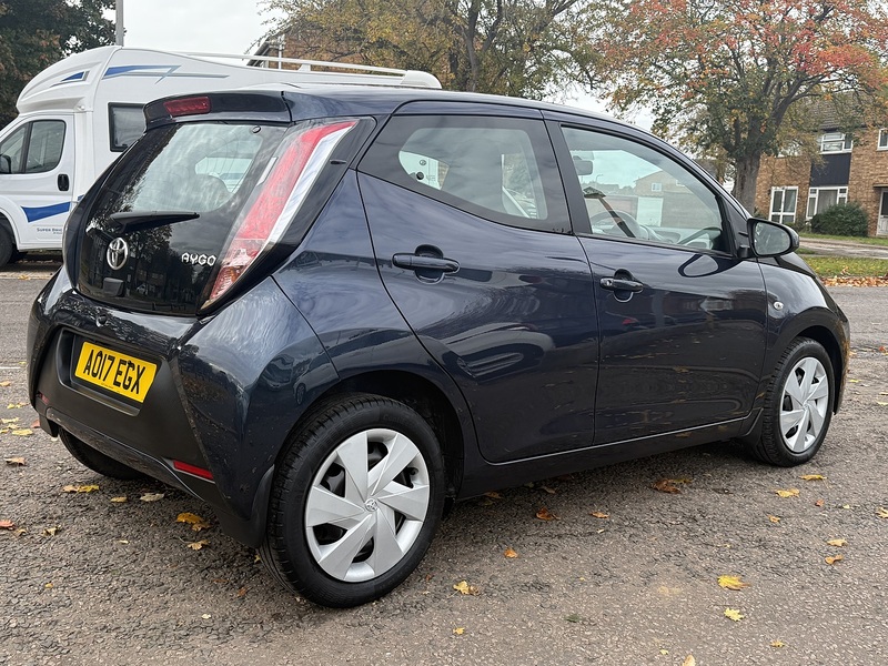 Toyota AYGO VVT-i x-play - U208