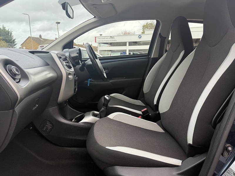 Toyota AYGO VVT-i x-play - U208