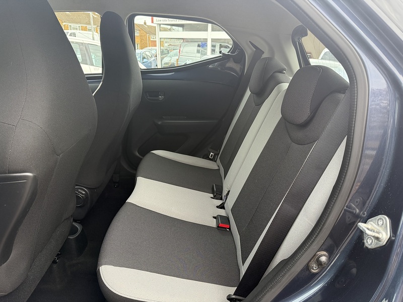 Toyota AYGO VVT-i x-play - U208