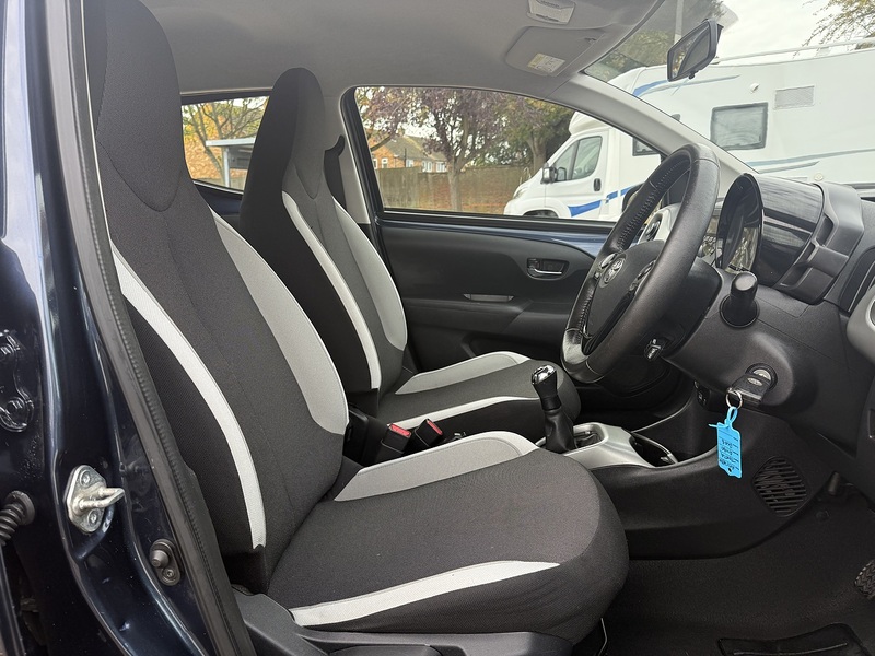 Toyota AYGO VVT-i x-play - U208