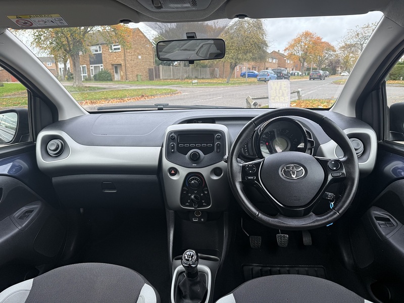 Toyota AYGO VVT-i x-play - U208