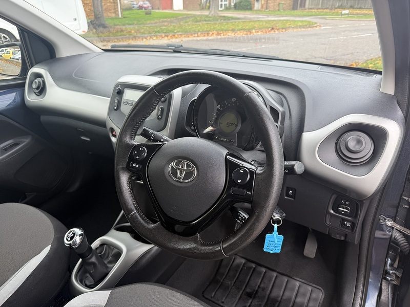 Toyota AYGO VVT-i x-play - U208
