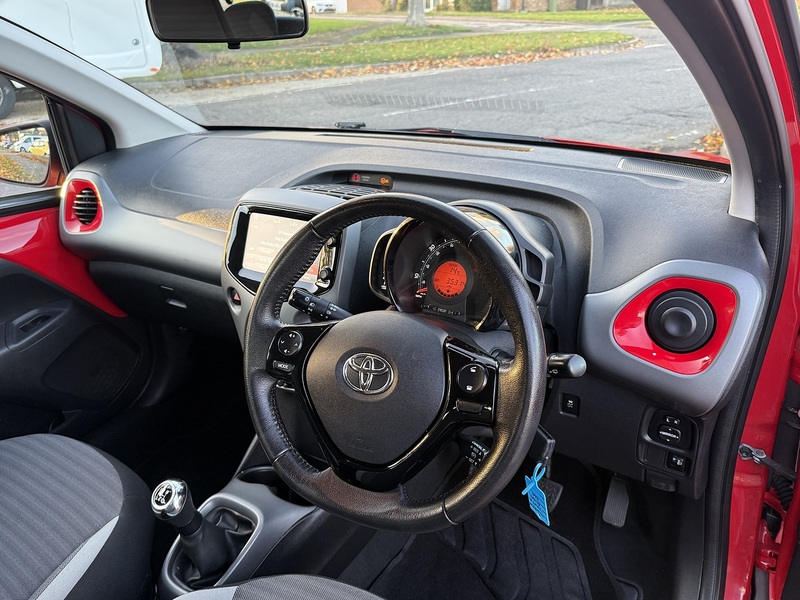 Toyota AYGO VVT-i x-play - U209