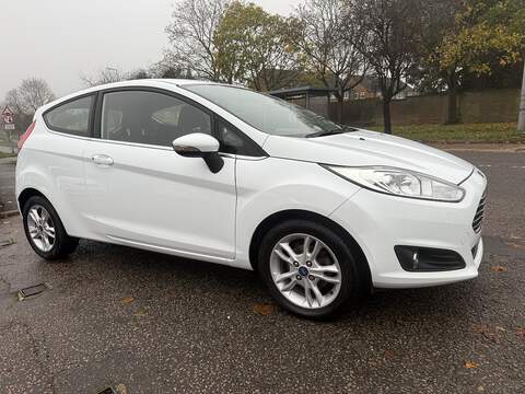 Ford Fiesta 1.0i SE Hatchback 5dr Petrol Manual Euro 6 (a/c) (75 ps)
