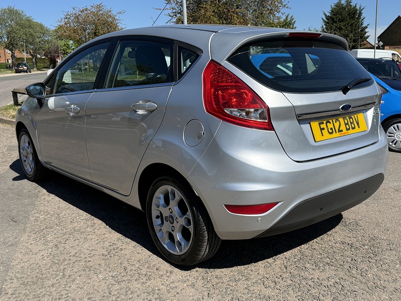 Ford Fiesta Zetec - U325