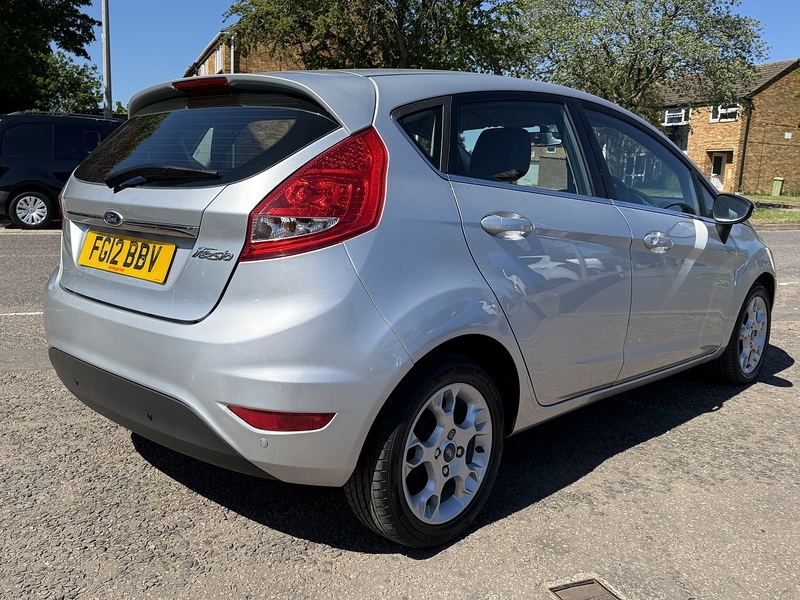 Ford Fiesta Zetec - U325