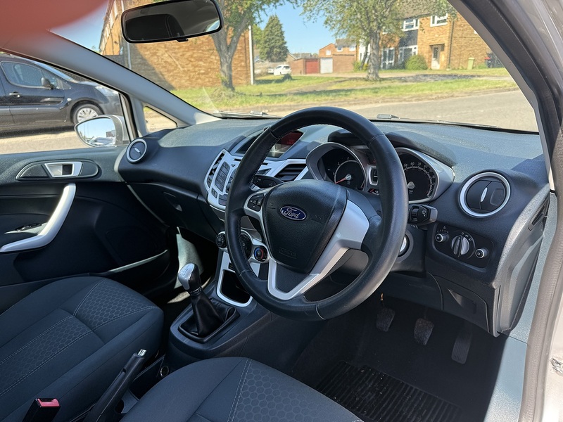 Ford Fiesta Zetec - U325